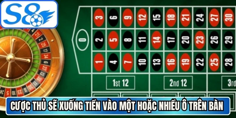 Cược thủ sẽ xuống tiền vào một hoặc nhiều ô trên bàn quay casino